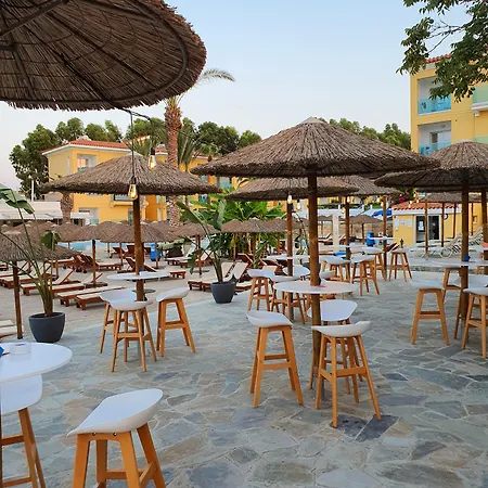 Malama Village Курортный комплекс 4*