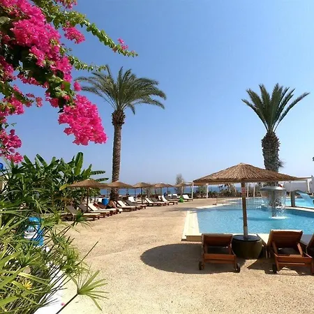 Malama Village Курортный комплекс 4*
