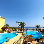 Malama Village 리조트